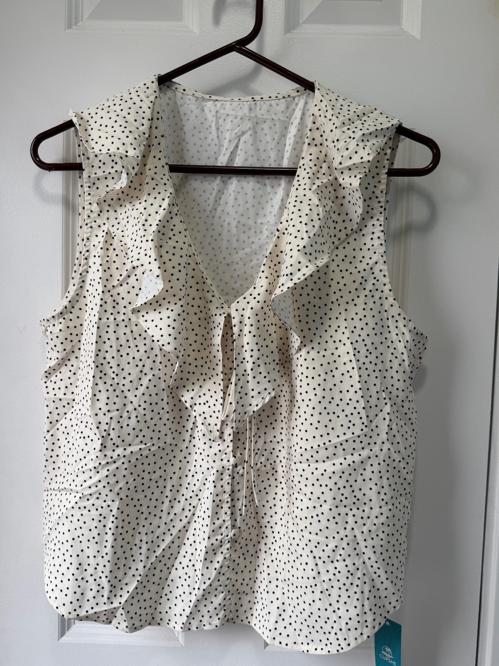 NWT CUPSHE Sleeveless Ruffled Polka Dot Silky Feeling
V-Neck Top Size‎ Large